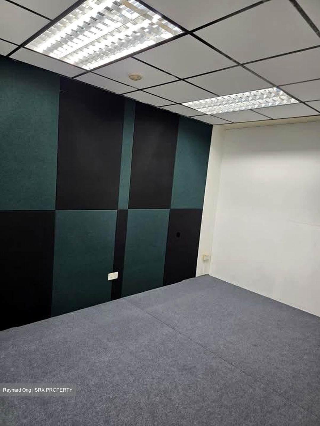 Kheng Chiu Building (D7), Office #558257931